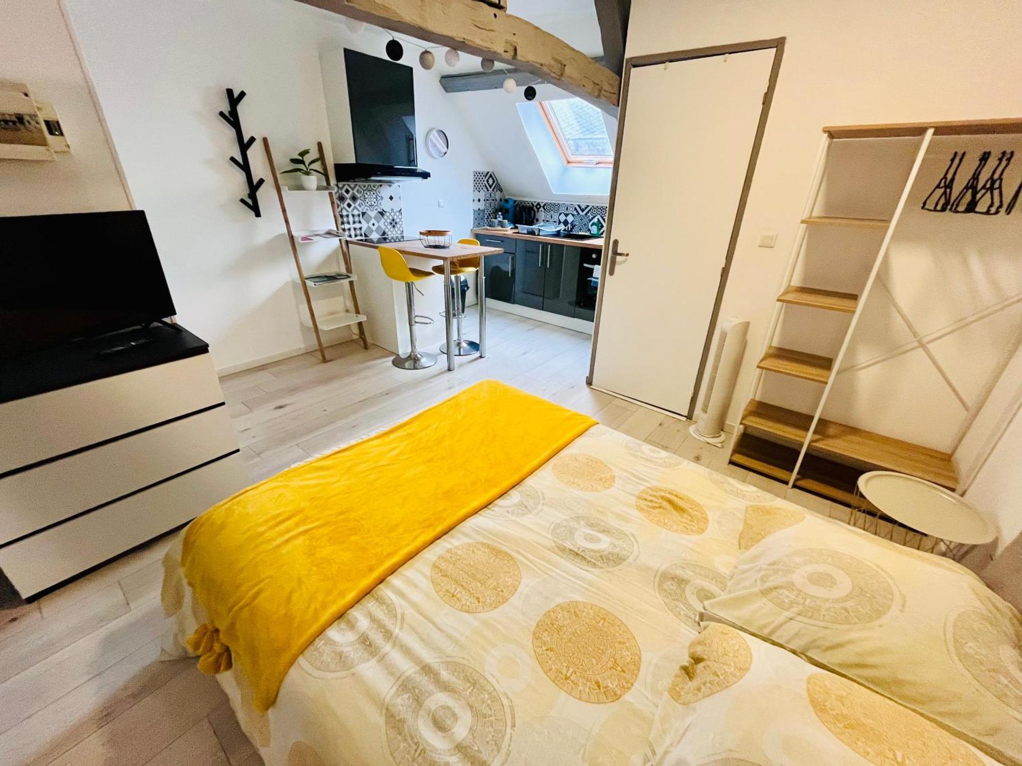 Au Petit Marcade Apartment Abbeville Bagian luar foto